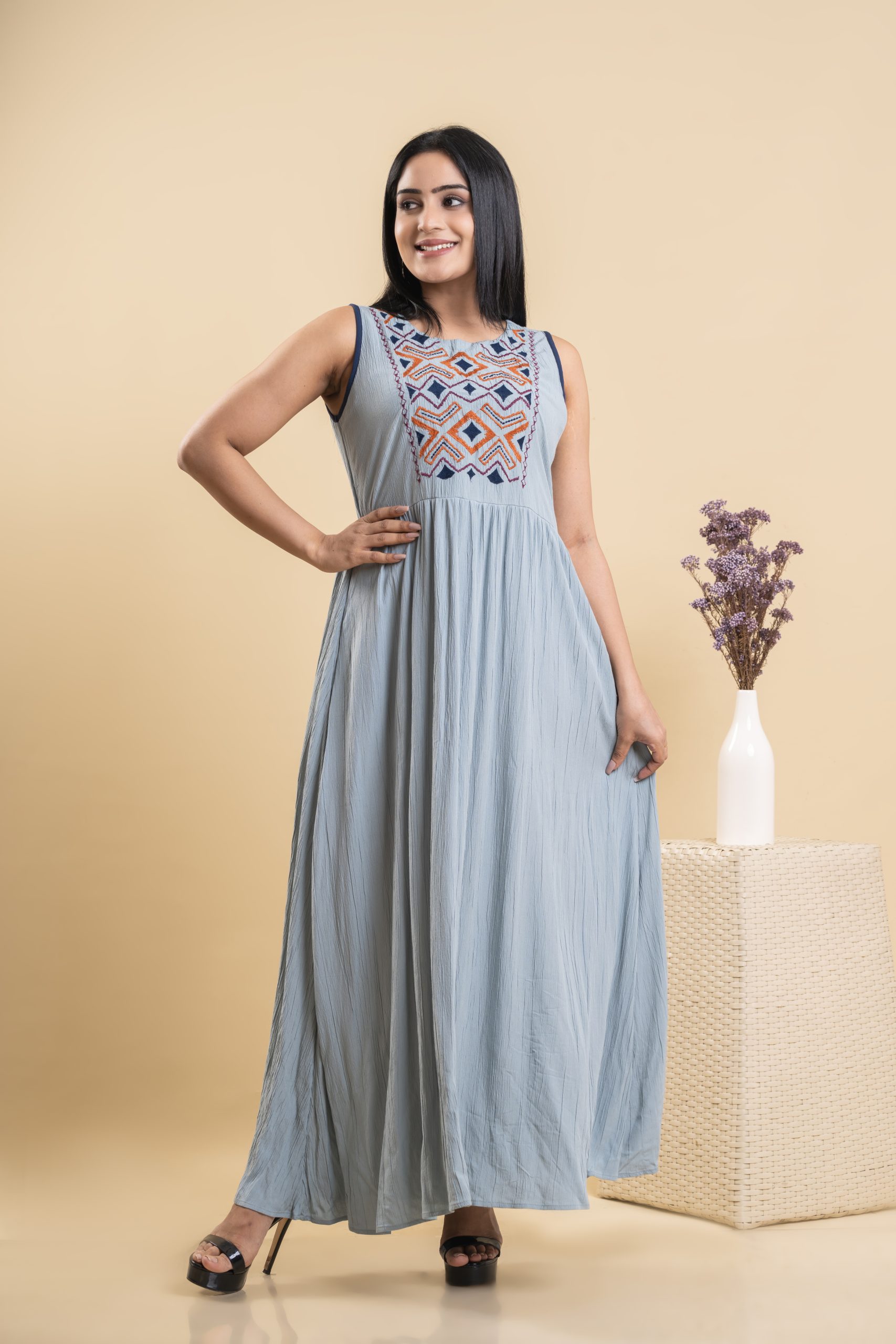 Embroidered Contrast Detailed Sleeveless Maxi Dress - Image 2