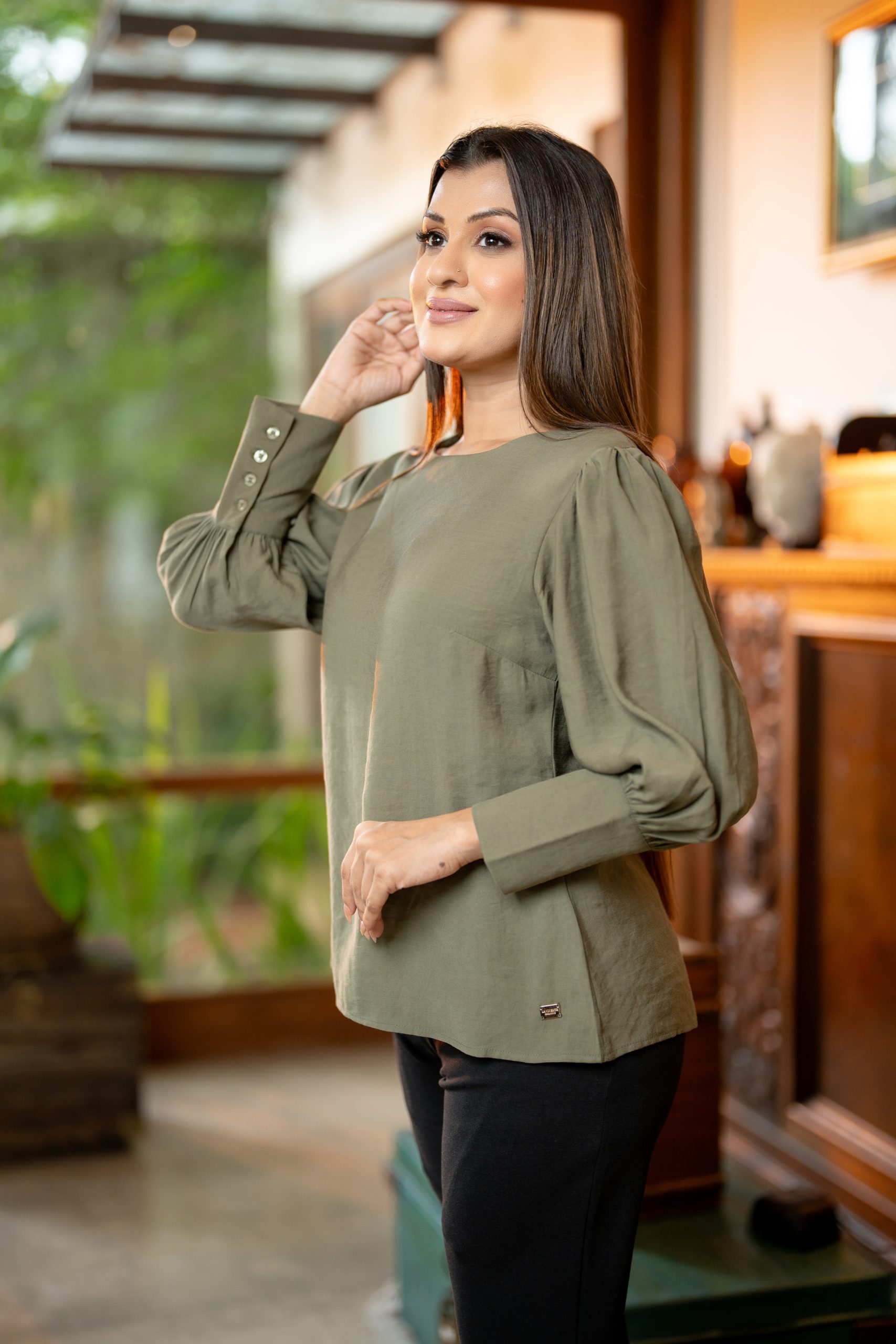 Back Button Detailed Long Sleeved Top - Image 4