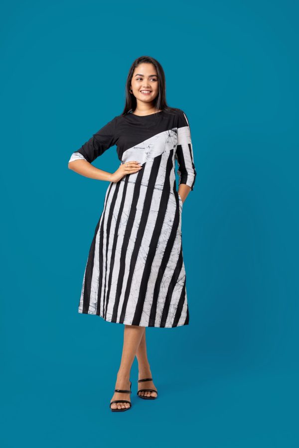Geometric Patterned Batik Midi Dress - Image 4