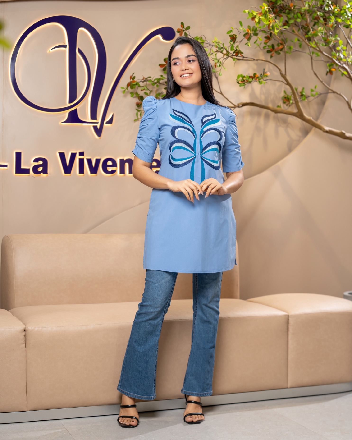 Embroidery Gathered Sleeve Kurta - Image 5