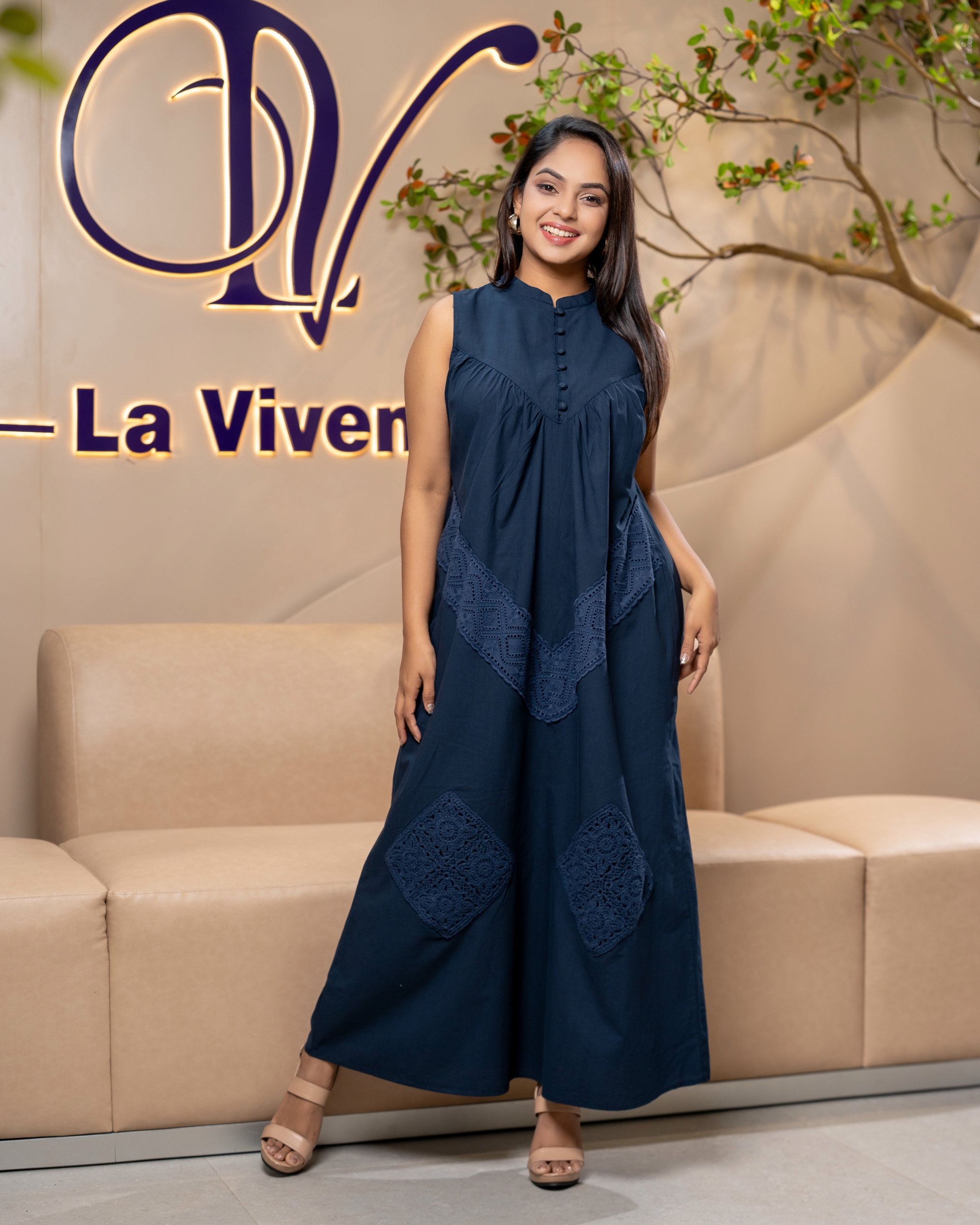 Sleeveless Lace Detail Maxi Dress - Image 3