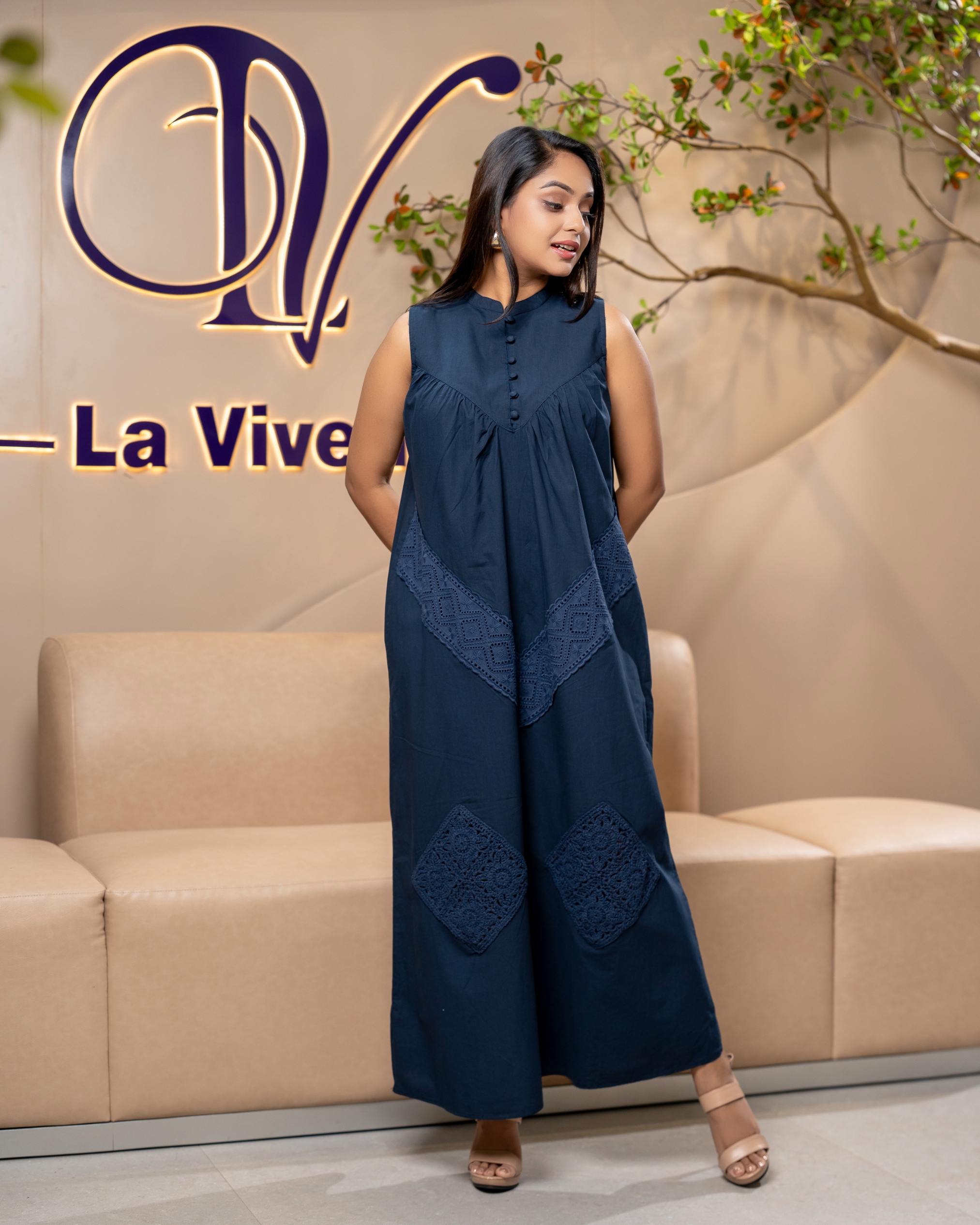 Sleeveless Lace Detail Maxi Dress - Image 5