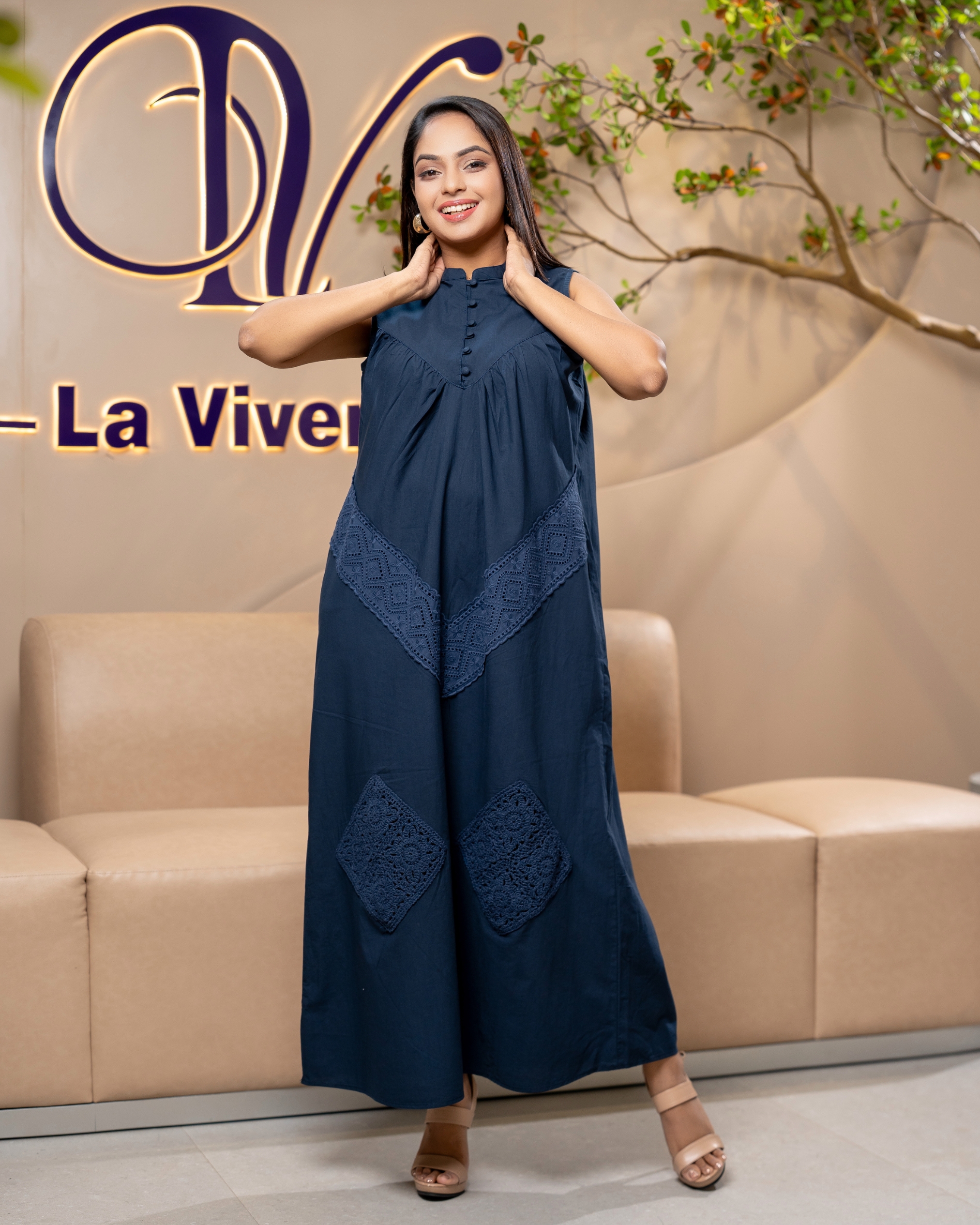 Sleeveless Lace Detail Maxi Dress - Image 4