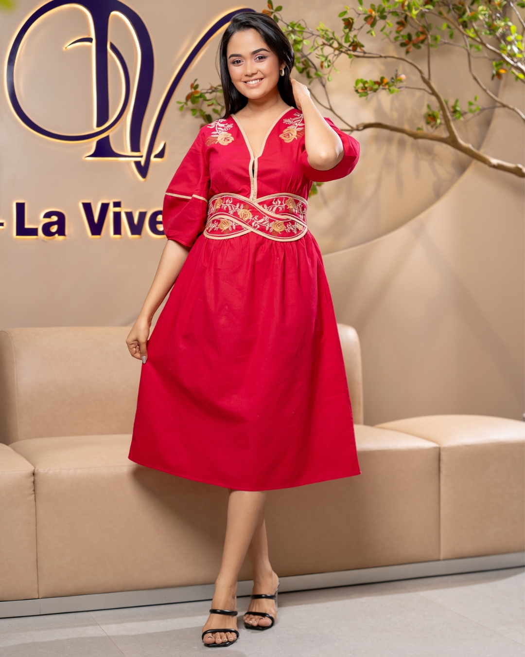 Contrast Detail Embroidery Waisted Midi Dress - Image 5