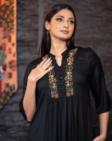 Embroidery Detail Gathered Button-Down Midi Dress