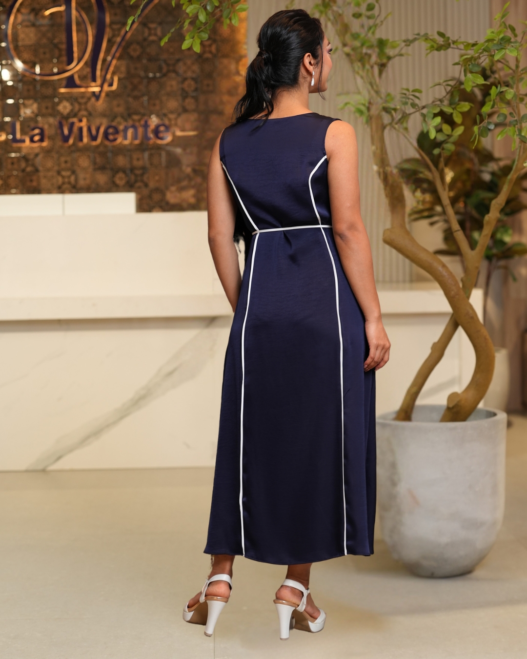 Contrast Detail Sleeveless Crossover Midi Dress - Image 7